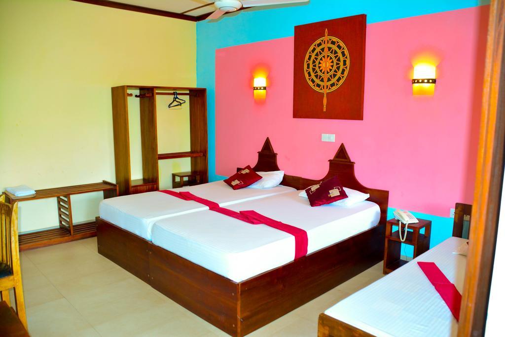 The Triangle Hotel Anurâdhapura Extérieur photo