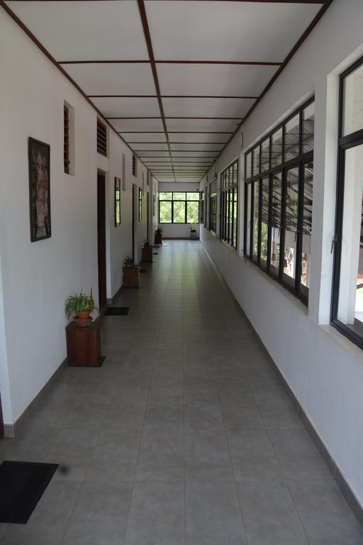 The Triangle Hotel Anurâdhapura Extérieur photo