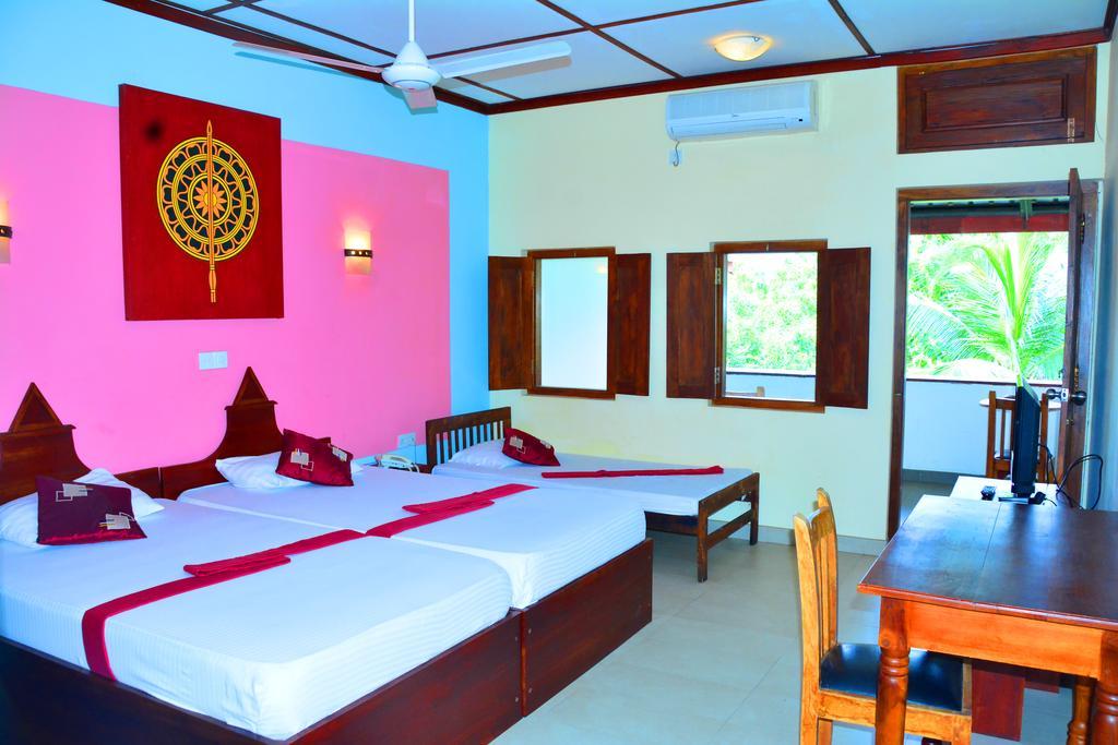 The Triangle Hotel Anurâdhapura Extérieur photo