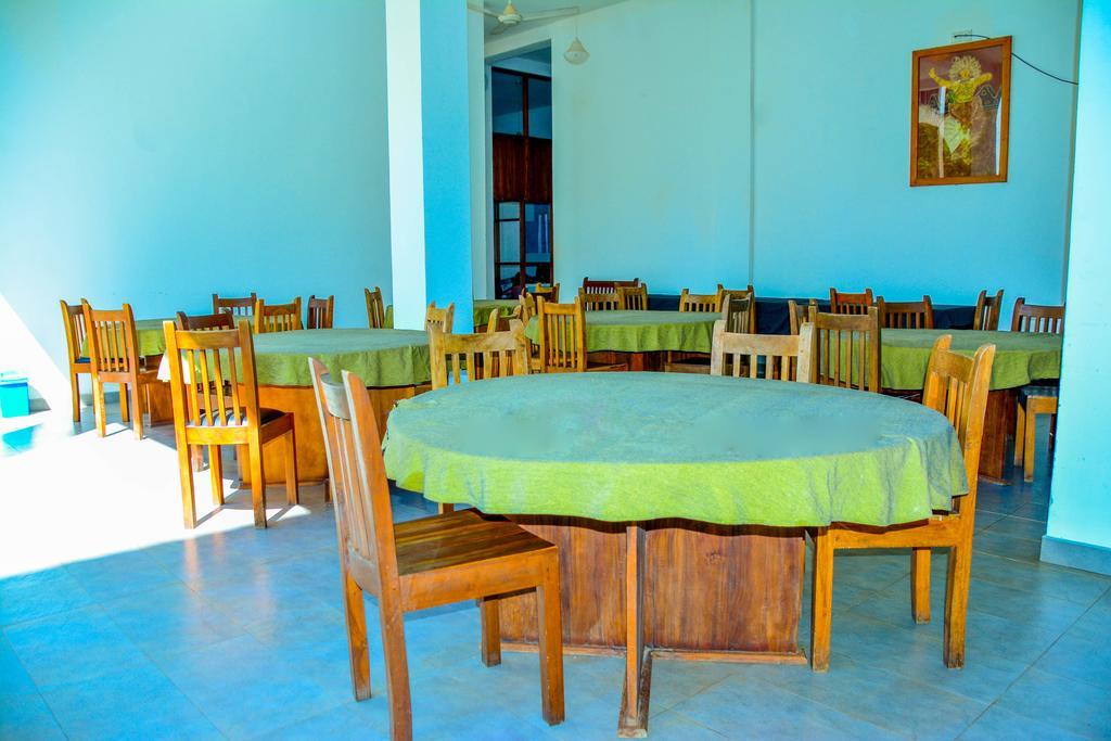 The Triangle Hotel Anurâdhapura Extérieur photo